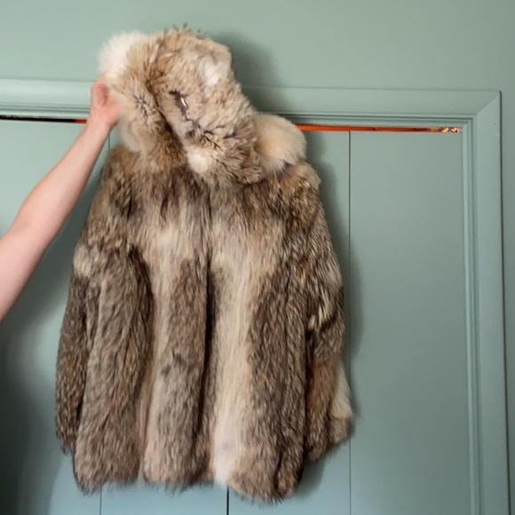 Coyote fur hooded coat. Fingertip length. - Picture 4 of 10
